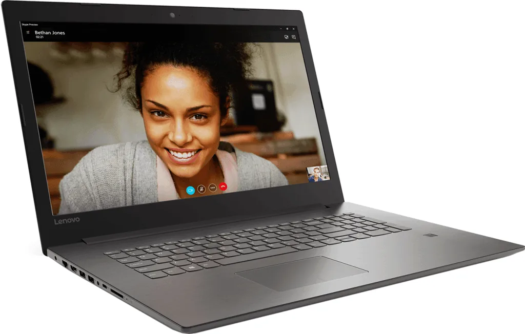Laptop na biurku obok rośliny doniczkowej i okularów — czy laptopy Lenovo Legion nadają się do pracy biurowej