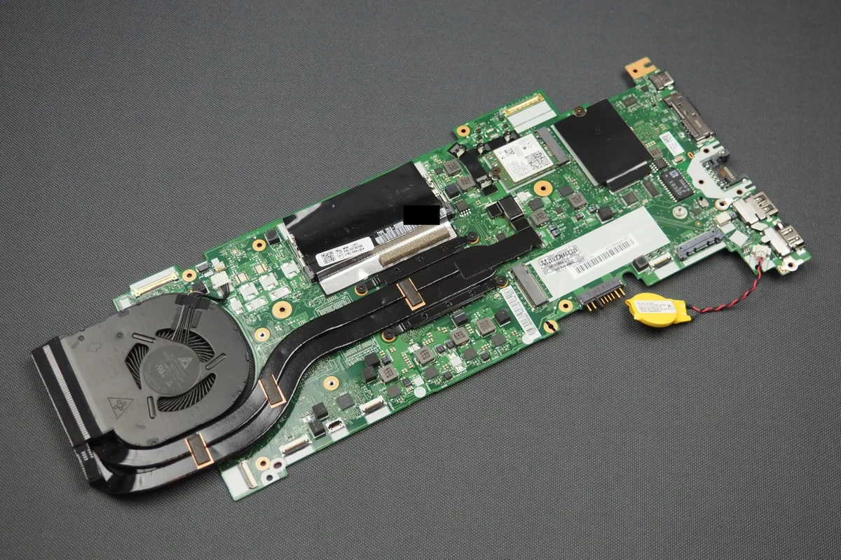 Płyta główna laptopa Lenovo — ilustracja do artykułu „Laptop Lenovo Legion — reset BIOS do ustawień fabrycznych po”