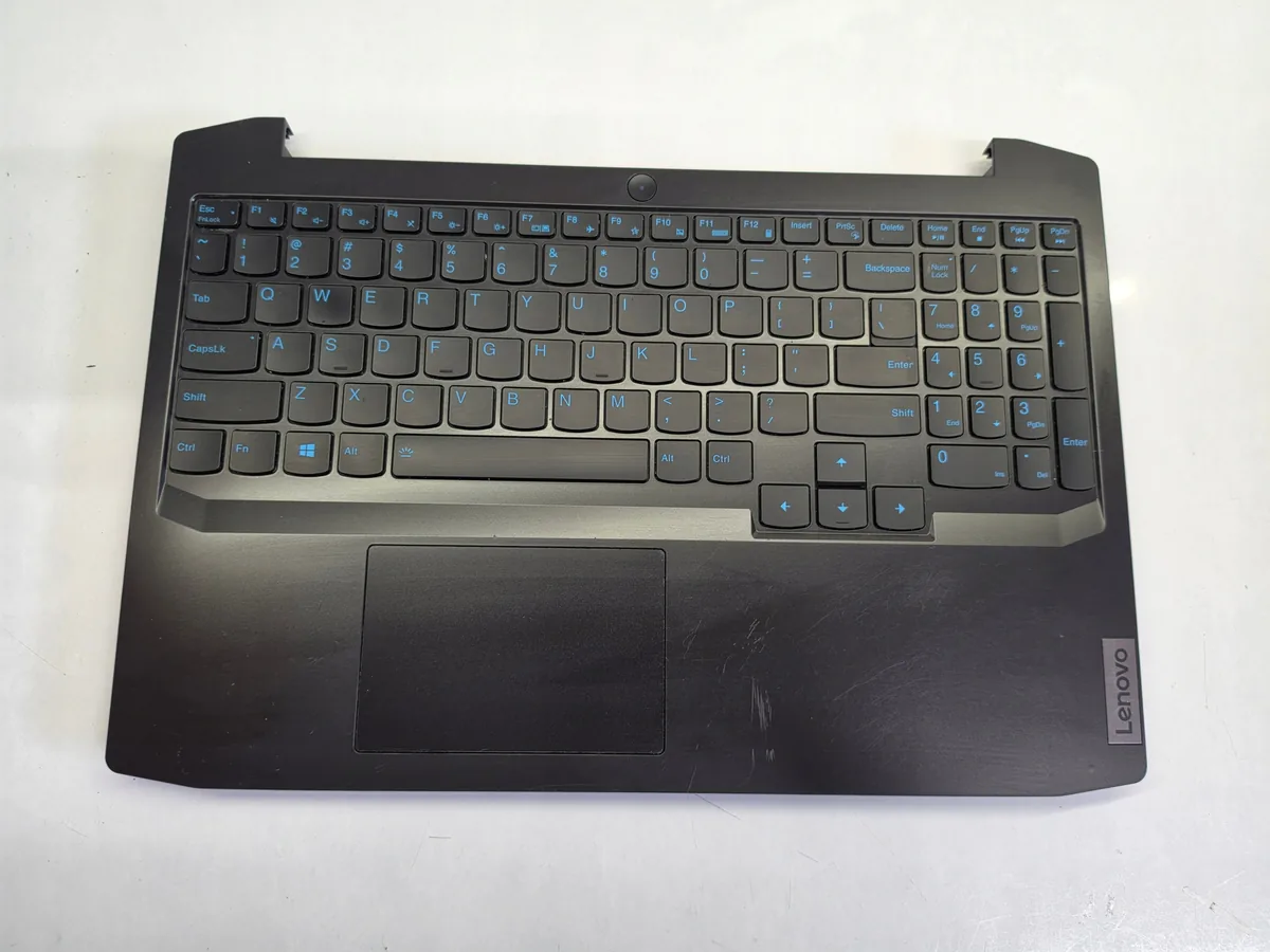 Obudowa / palmrest laptopa Lenovo — ilustracja do artykułu „Laptop Lenovo — obudowa wygina się przy noszeniu w plecaku”