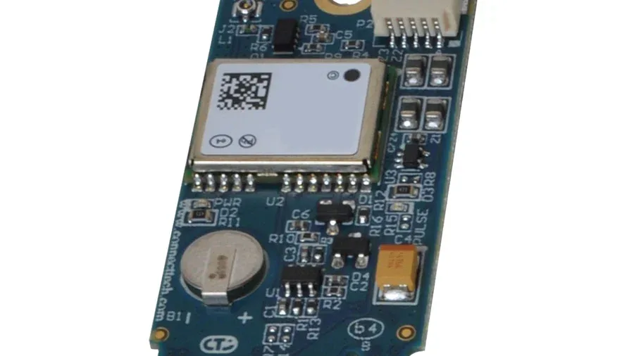 Moduł GPS na płytce elektronicznej z baterią pastylkową — poradnik: pierwsze kroki po zauważeniu wycieku z baterii