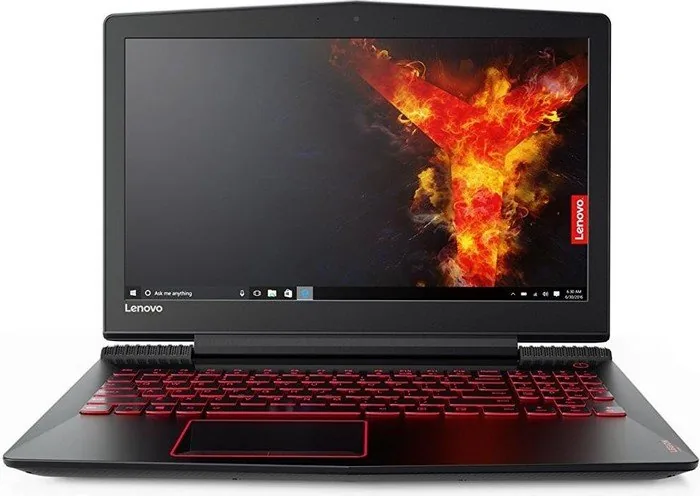 Wnętrze laptopa z widocznymi wentylatorami i rurkami cieplnymi — przegrzewanie się laptopa Lenovo Legion pod obciążeniem